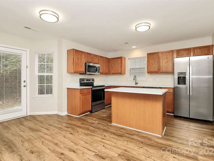 3128 Reid Brook Lane, Charlotte, NC 28208.  MLS# CAR4325843, YatesRealty ID 1853. 