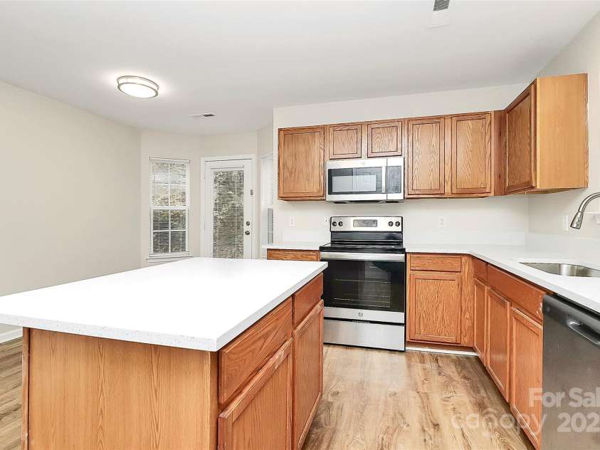 3128 Reid Brook Lane, Charlotte, NC 28208.  MLS# CAR4325843, YatesRealty ID 1853. 