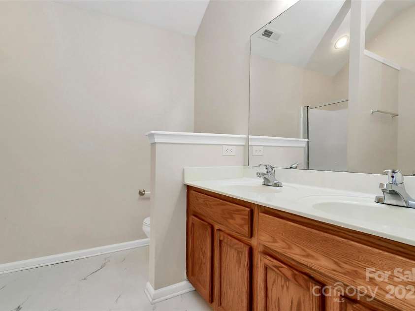 3128 Reid Brook Lane, Charlotte, NC 28208.  MLS# CAR4325843, YatesRealty ID 1853. 