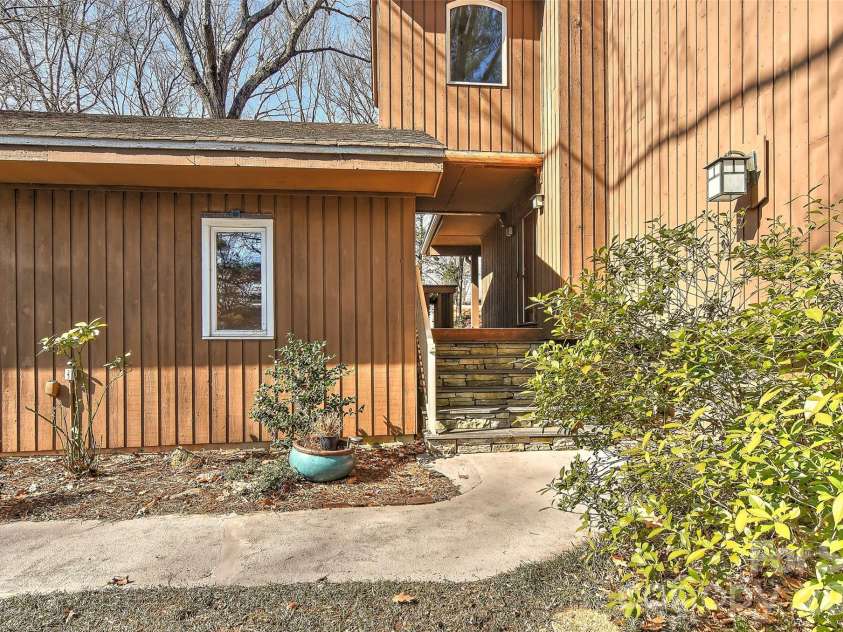 3310 Windbluff Drive, Charlotte, NC 28277.  MLS# CAR4344565, YatesRealty ID 1853. 