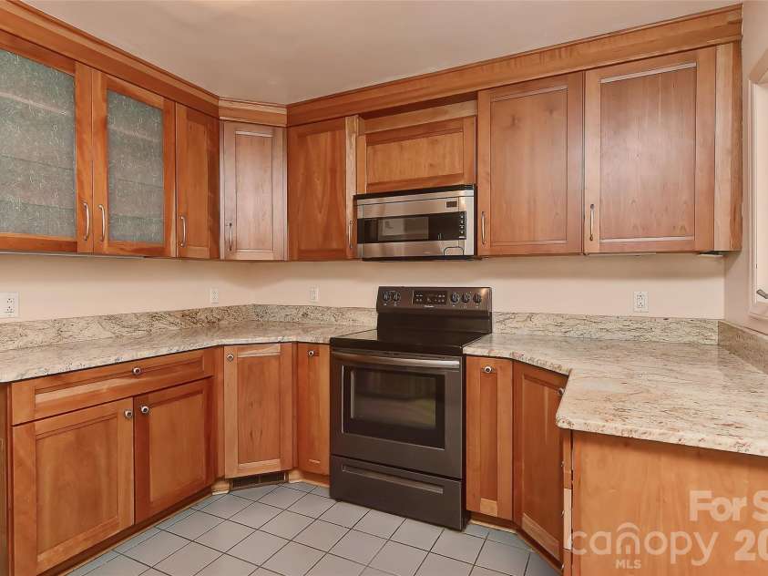 3310 Windbluff Drive, Charlotte, NC 28277.  MLS# CAR4344565, YatesRealty ID 1853. 