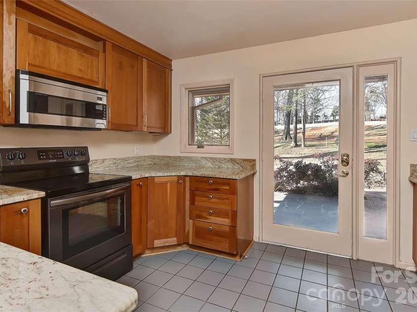 3310 Windbluff Drive, Charlotte, NC 28277.  MLS# CAR4344565, YatesRealty ID 1853. 
