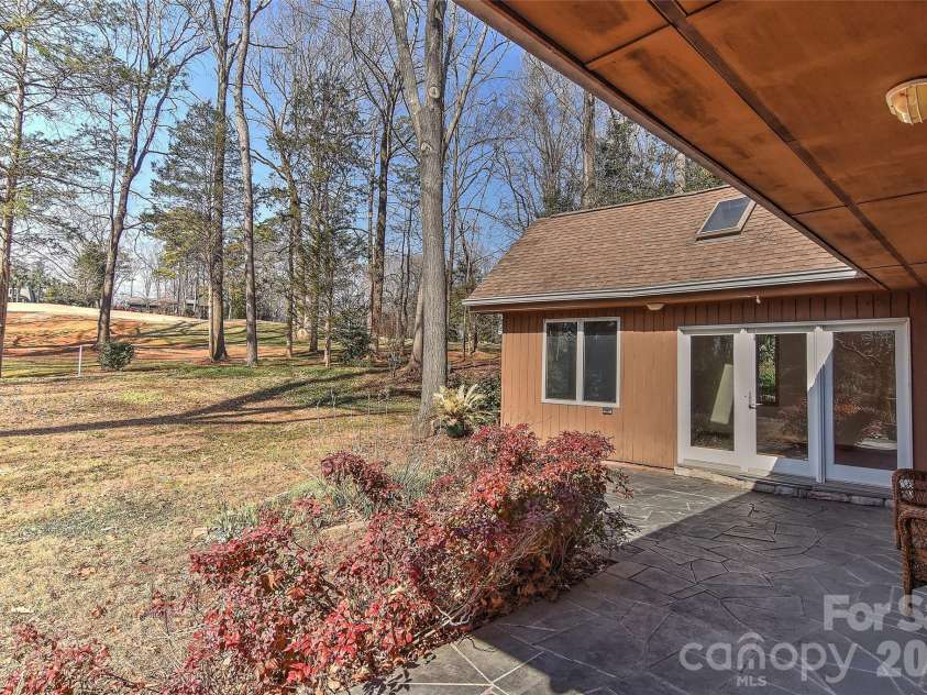 3310 Windbluff Drive, Charlotte, NC 28277.  MLS# CAR4344565, YatesRealty ID 1853. 