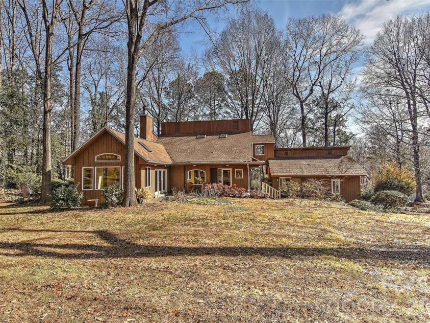 3310 Windbluff Drive, Charlotte, NC 28277.  MLS# CAR4344565, YatesRealty ID 1853. 