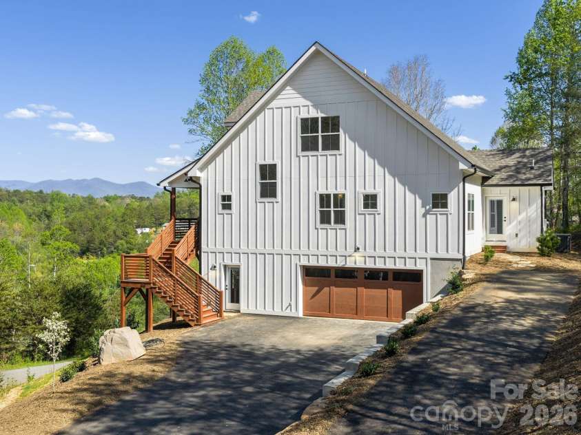 94 Spicewood Road, Weaverville, NC 28787.  MLS# CAR4368872, YatesRealty ID 18530. 