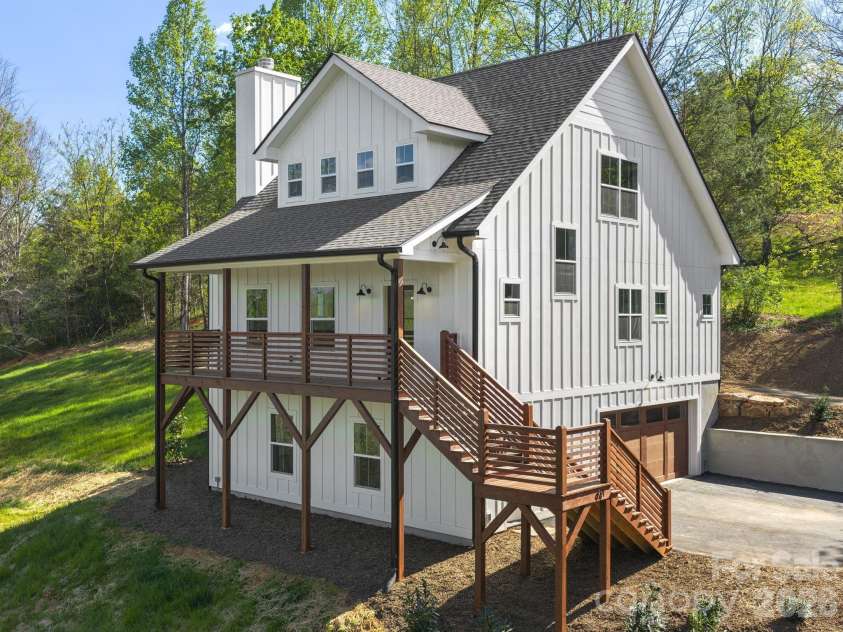 94 Spicewood Road, Weaverville, NC 28787.  MLS# CAR4368872, YatesRealty ID 18530. 