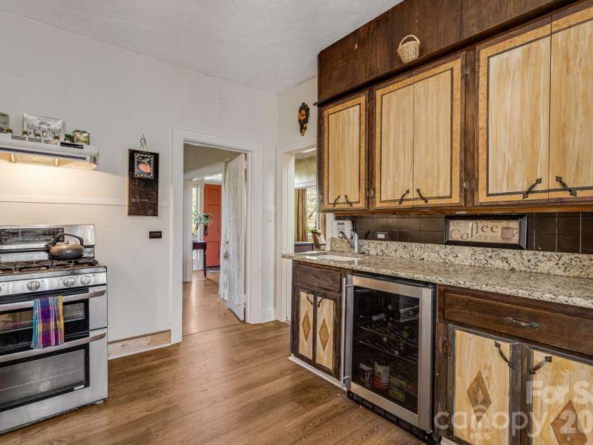29 Walnut Street, Hot Springs, NC 28743.  MLS# CAR4371472, YatesRealty ID 18531. 