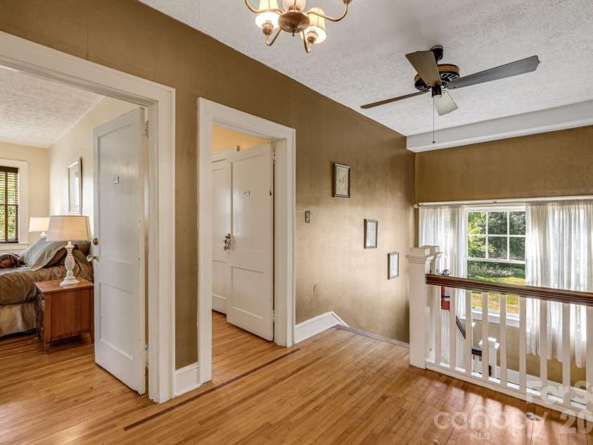 29 Walnut Street, Hot Springs, NC 28743.  MLS# CAR4371472, YatesRealty ID 18531. 