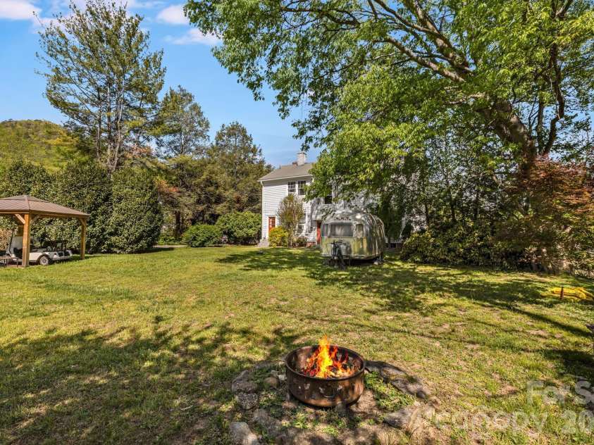 29 Walnut Street, Hot Springs, NC 28743.  MLS# CAR4371472, YatesRealty ID 18531. 