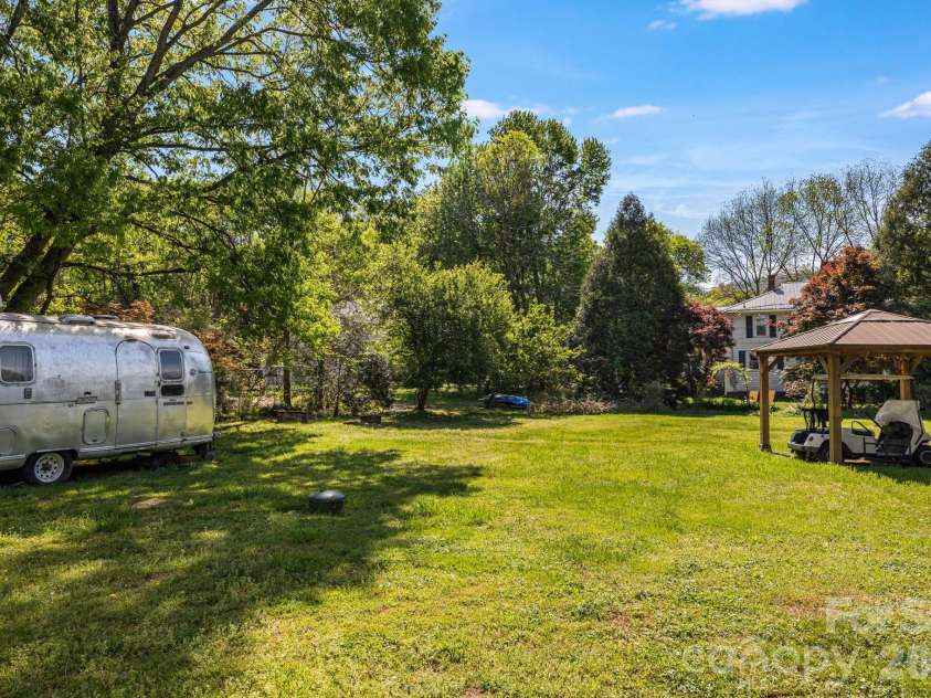 29 Walnut Street, Hot Springs, NC 28743.  MLS# CAR4371472, YatesRealty ID 18531. 