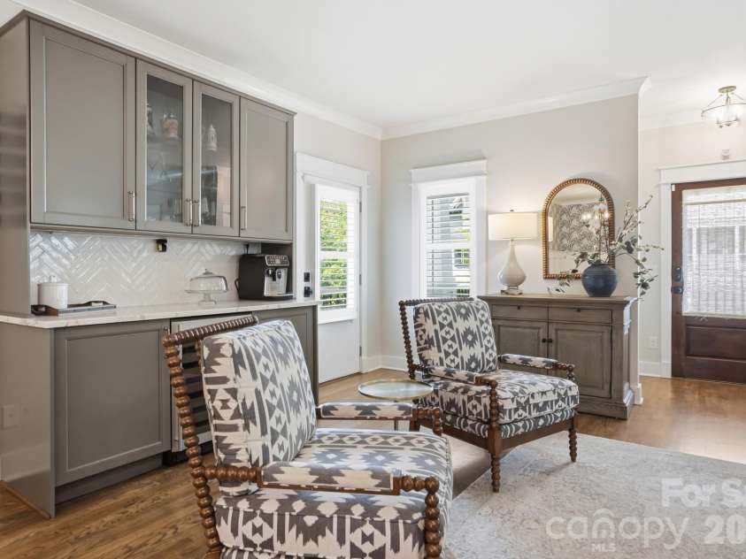 2501 Marshall Place, Charlotte, NC 28203.  MLS# CAR4374983, YatesRealty ID 18532. 