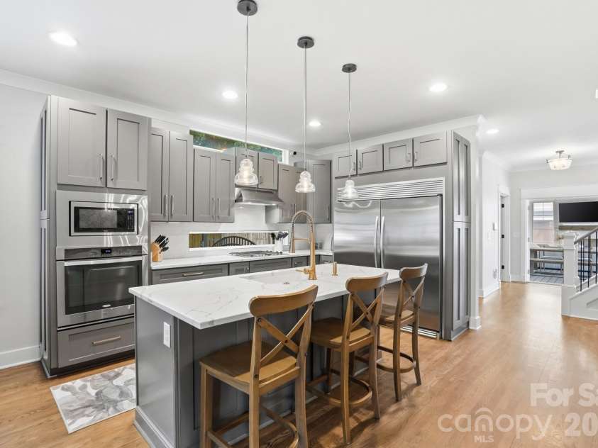 2501 Marshall Place, Charlotte, NC 28203.  MLS# CAR4374983, YatesRealty ID 18532. 