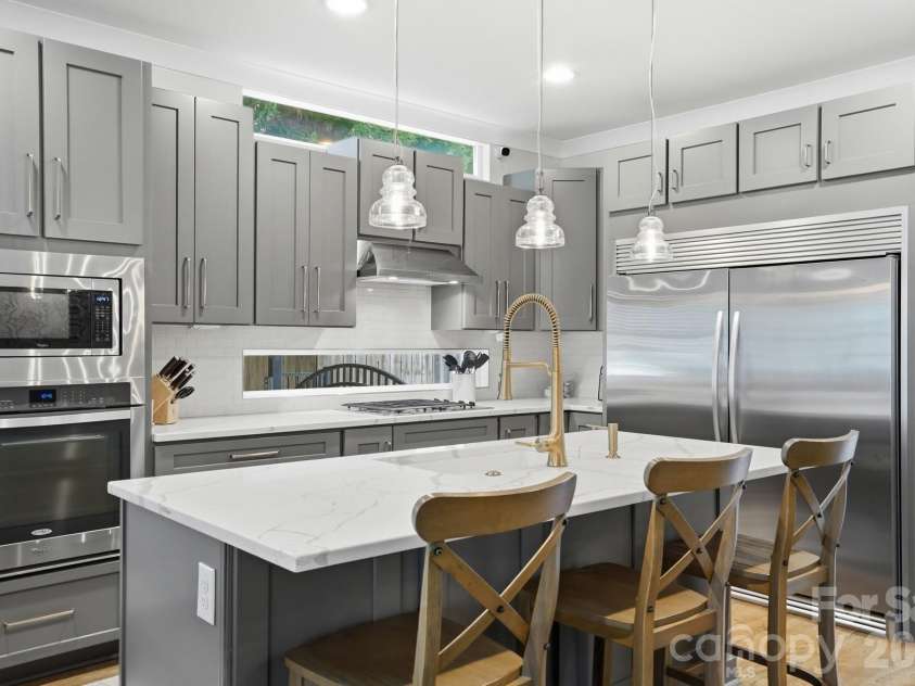 2501 Marshall Place, Charlotte, NC 28203.  MLS# CAR4374983, YatesRealty ID 18532. 