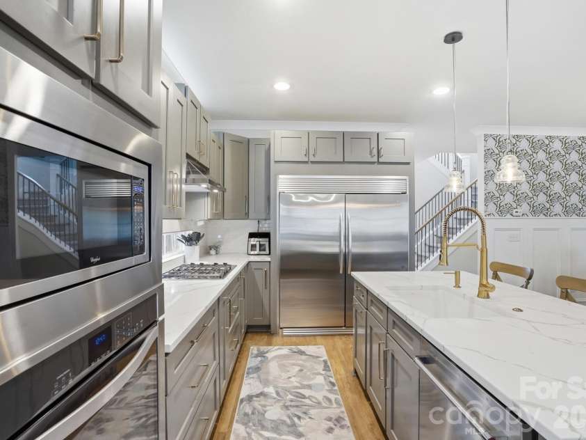2501 Marshall Place, Charlotte, NC 28203.  MLS# CAR4374983, YatesRealty ID 18532. 