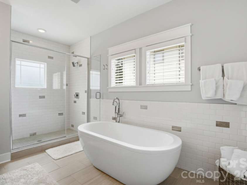 2501 Marshall Place, Charlotte, NC 28203.  MLS# CAR4374983, YatesRealty ID 18532. 