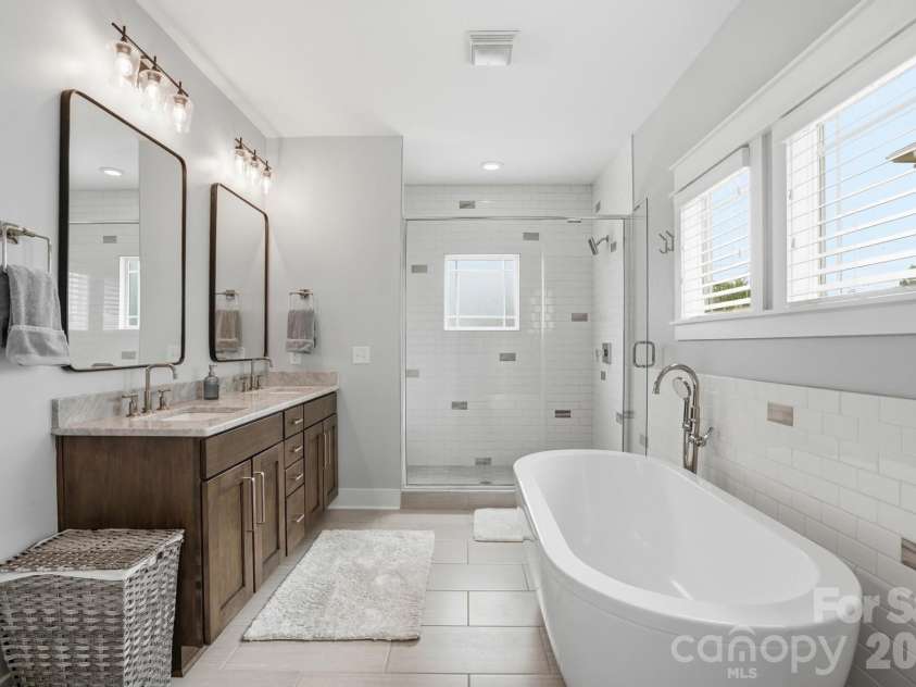 2501 Marshall Place, Charlotte, NC 28203.  MLS# CAR4374983, YatesRealty ID 18532. 