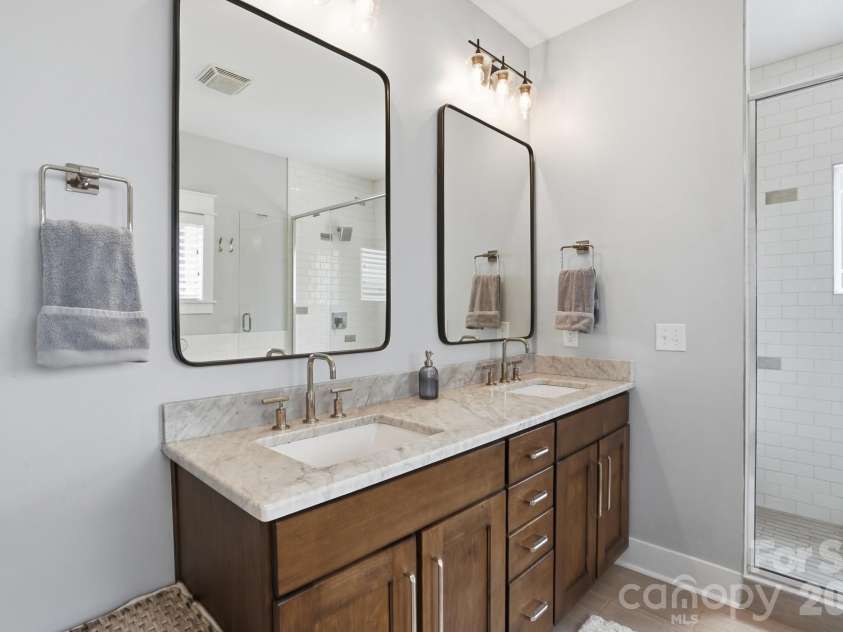 2501 Marshall Place, Charlotte, NC 28203.  MLS# CAR4374983, YatesRealty ID 18532. 