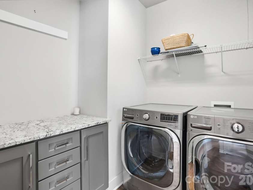 2501 Marshall Place, Charlotte, NC 28203.  MLS# CAR4374983, YatesRealty ID 18532. 