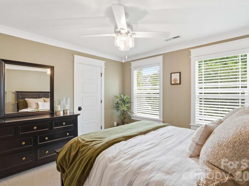 2501 Marshall Place, Charlotte, NC 28203.  MLS# CAR4374983, YatesRealty ID 18532. 