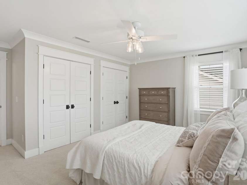 2501 Marshall Place, Charlotte, NC 28203.  MLS# CAR4374983, YatesRealty ID 18532. 