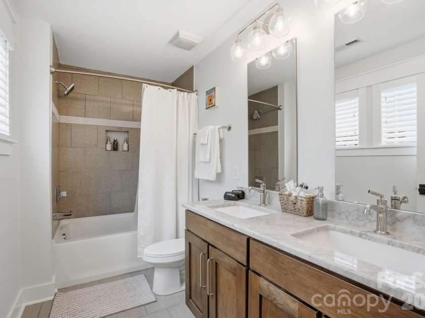 2501 Marshall Place, Charlotte, NC 28203.  MLS# CAR4374983, YatesRealty ID 18532. 