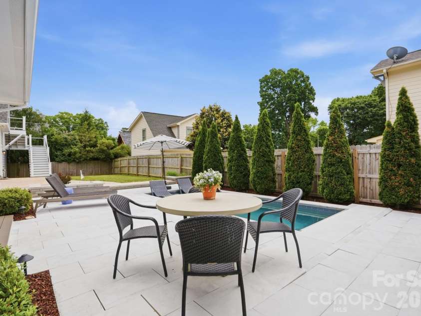 2501 Marshall Place, Charlotte, NC 28203.  MLS# CAR4374983, YatesRealty ID 18532. 
