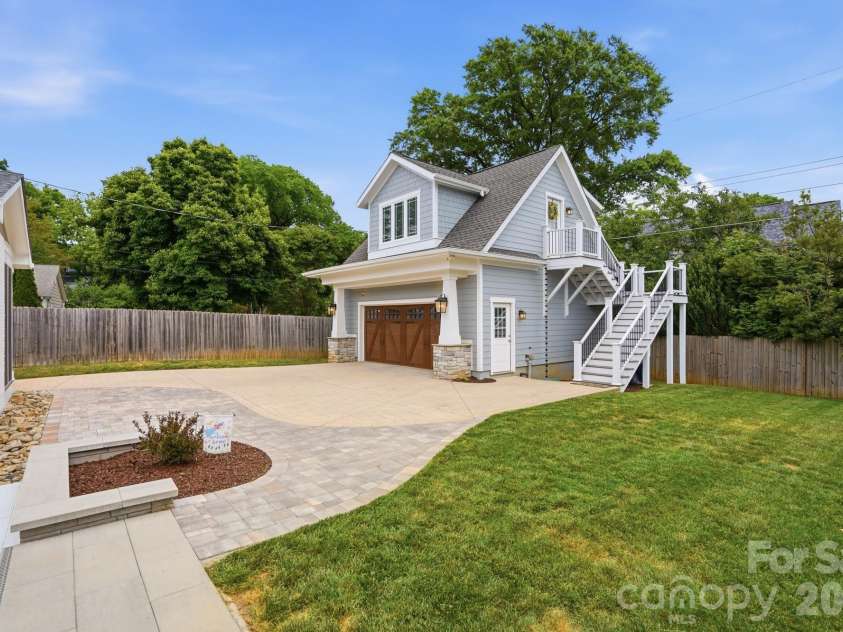 2501 Marshall Place, Charlotte, NC 28203.  MLS# CAR4374983, YatesRealty ID 18532. 