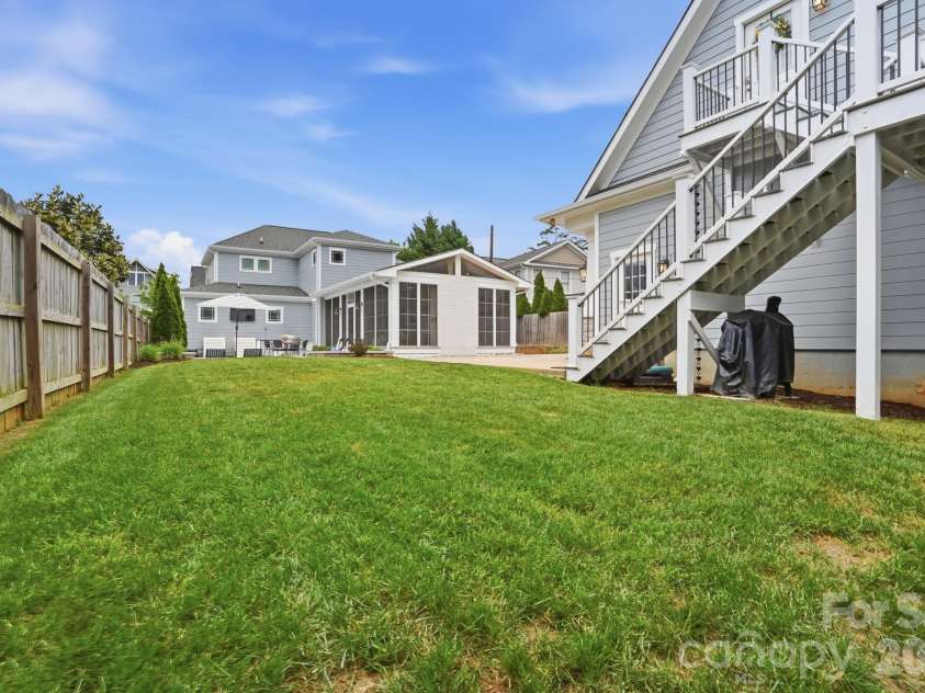 2501 Marshall Place, Charlotte, NC 28203.  MLS# CAR4374983, YatesRealty ID 18532. 