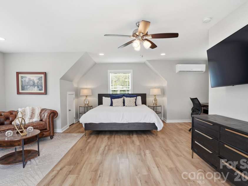 2501 Marshall Place, Charlotte, NC 28203.  MLS# CAR4374983, YatesRealty ID 18532. 