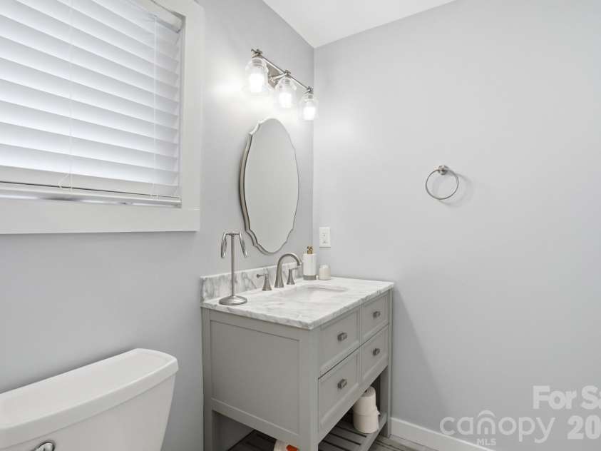 2501 Marshall Place, Charlotte, NC 28203.  MLS# CAR4374983, YatesRealty ID 18532. 