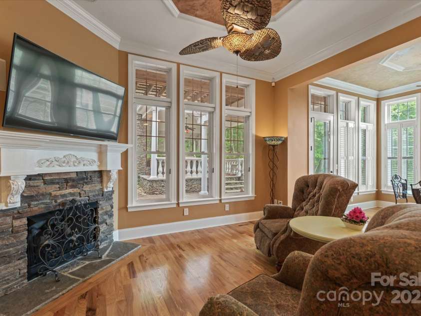 6164 Dwayne Starnes Drive, Hickory, NC 28602.  MLS# CAR4253720, YatesRealty ID 18534. 