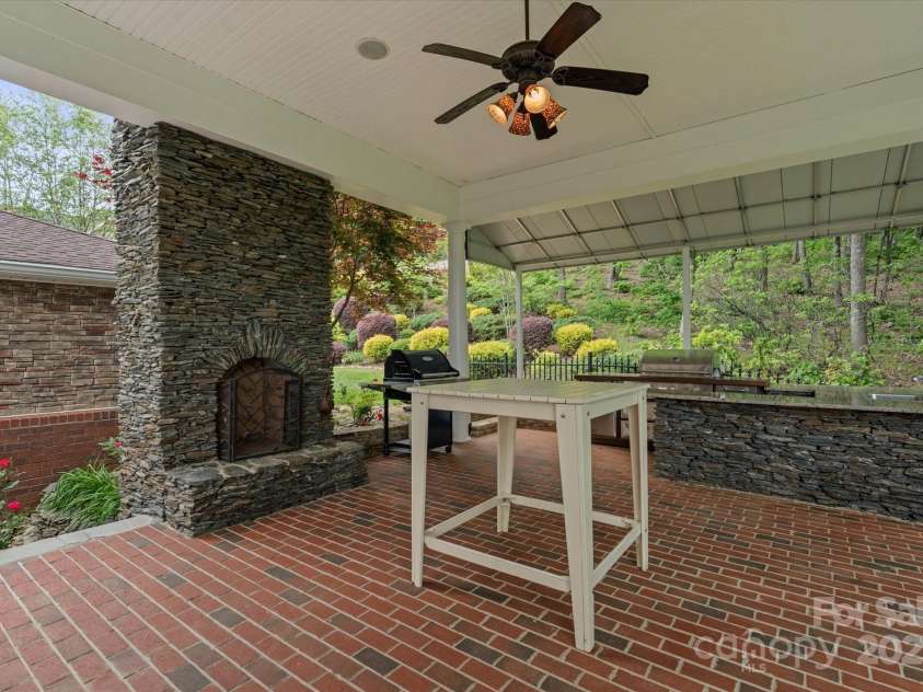 6164 Dwayne Starnes Drive, Hickory, NC 28602.  MLS# CAR4253720, YatesRealty ID 18534. 
