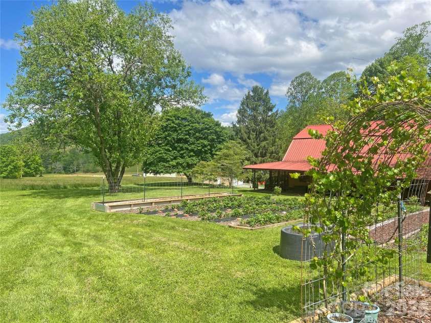 550 Joe Payne Road, Marshall, NC 28753.  MLS# CAR4257370, YatesRealty ID 18535. 