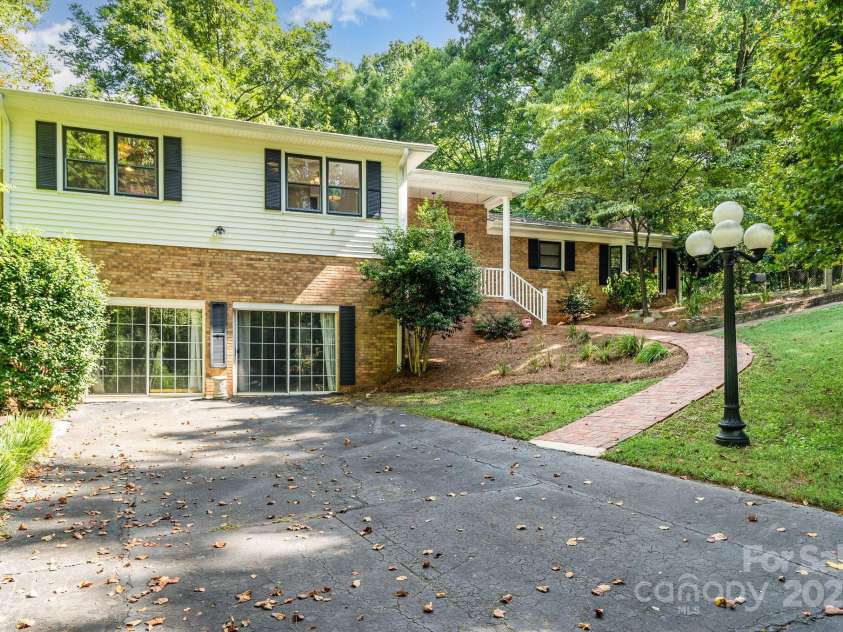 681 Pine Bluff Circle, Kannapolis, NC 28081.  MLS# CAR4286822, YatesRealty ID 18536. 