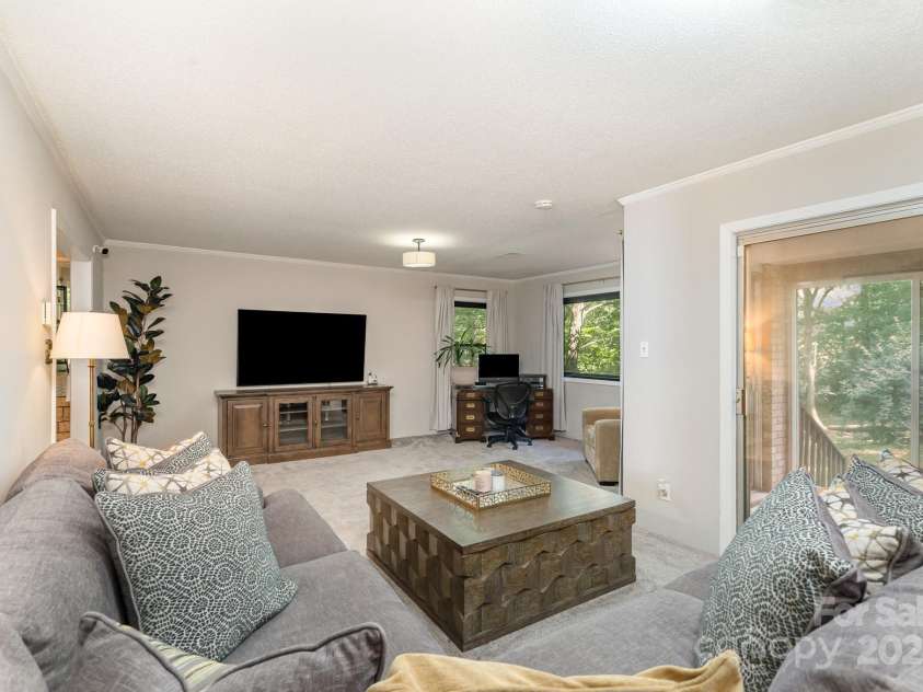 681 Pine Bluff Circle, Kannapolis, NC 28081.  MLS# CAR4286822, YatesRealty ID 18536. 