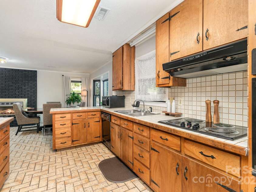 681 Pine Bluff Circle, Kannapolis, NC 28081.  MLS# CAR4286822, YatesRealty ID 18536. 