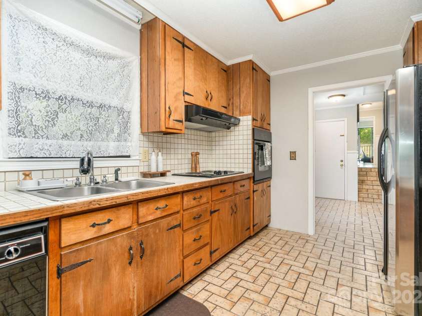 681 Pine Bluff Circle, Kannapolis, NC 28081.  MLS# CAR4286822, YatesRealty ID 18536. 