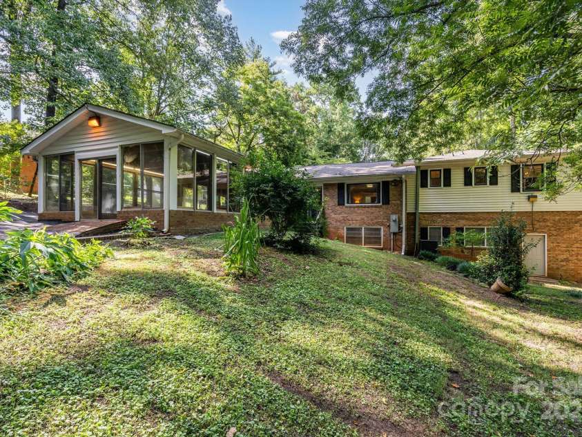 681 Pine Bluff Circle, Kannapolis, NC 28081.  MLS# CAR4286822, YatesRealty ID 18536. 