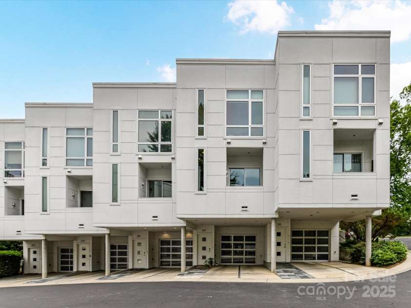 314 Viburnum Way Court, Charlotte, NC 28208.  MLS# CAR4264237, YatesRealty ID 18537. 