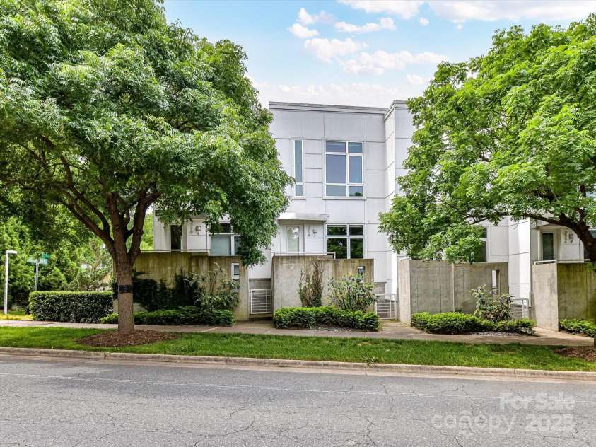 314 Viburnum Way Court, Charlotte, NC 28208.  MLS# CAR4264237, YatesRealty ID 18537. 