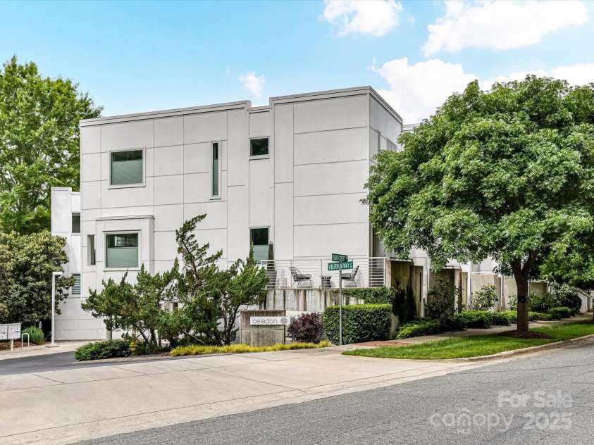 314 Viburnum Way Court, Charlotte, NC 28208.  MLS# CAR4264237, YatesRealty ID 18537. 