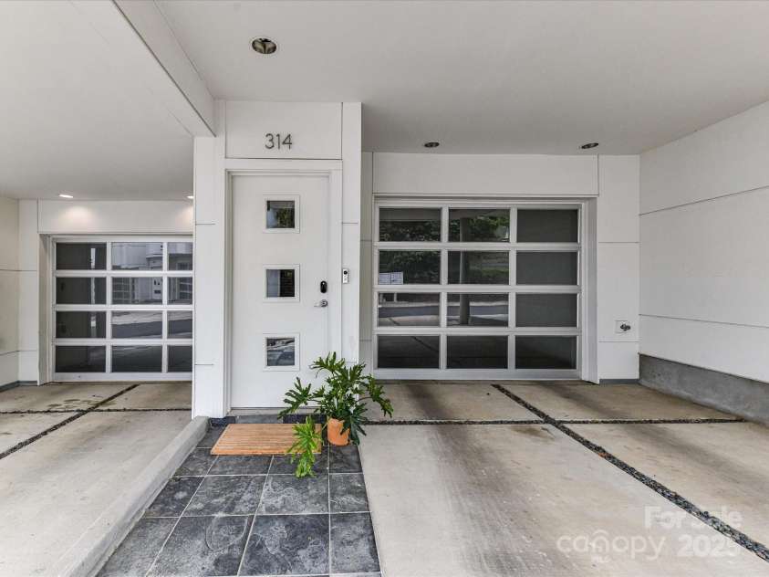 314 Viburnum Way Court, Charlotte, NC 28208.  MLS# CAR4264237, YatesRealty ID 18537. 