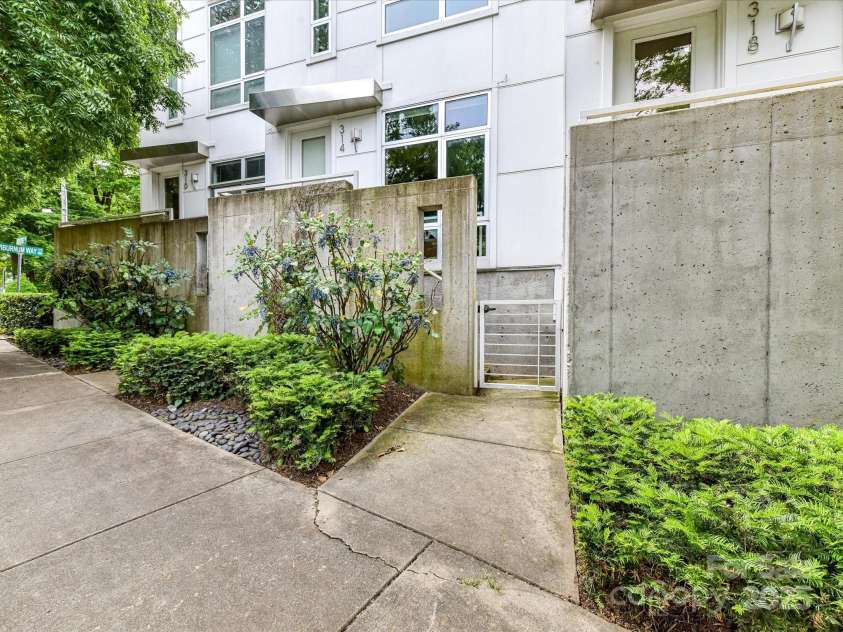 314 Viburnum Way Court, Charlotte, NC 28208.  MLS# CAR4264237, YatesRealty ID 18537. 