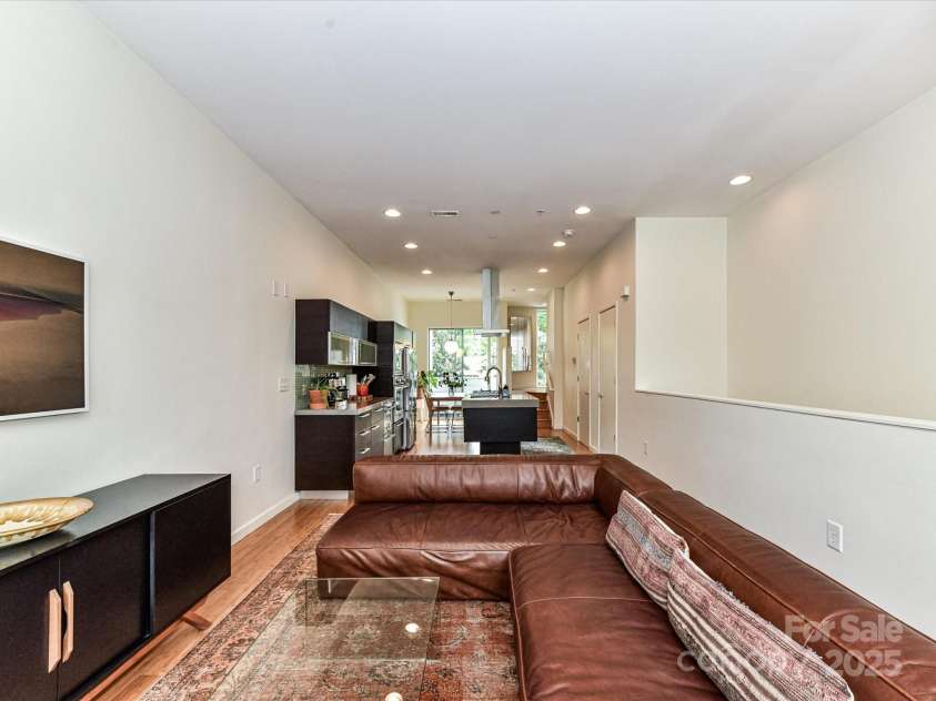 314 Viburnum Way Court, Charlotte, NC 28208.  MLS# CAR4264237, YatesRealty ID 18537. 