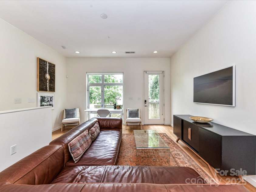 314 Viburnum Way Court, Charlotte, NC 28208.  MLS# CAR4264237, YatesRealty ID 18537. 