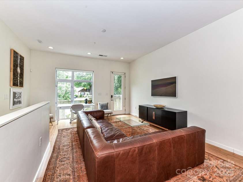 314 Viburnum Way Court, Charlotte, NC 28208.  MLS# CAR4264237, YatesRealty ID 18537. 