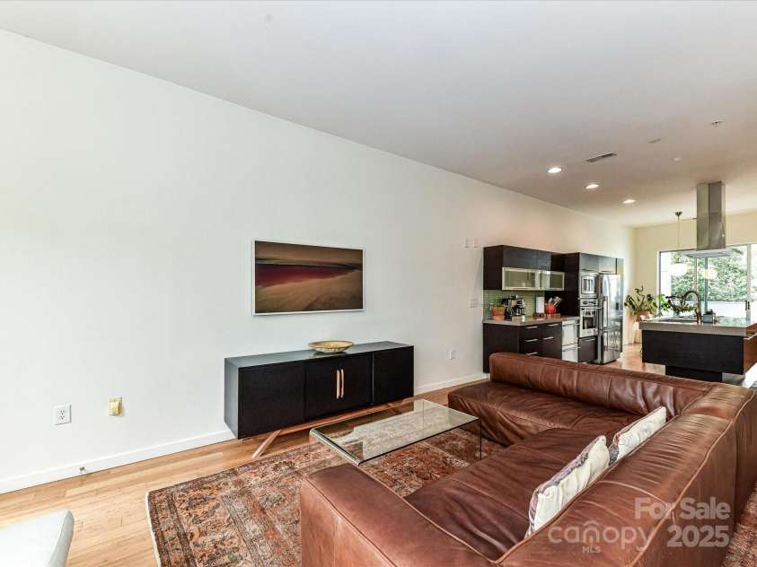 314 Viburnum Way Court, Charlotte, NC 28208.  MLS# CAR4264237, YatesRealty ID 18537. 