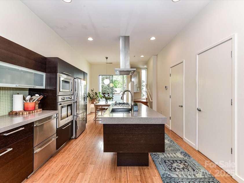 314 Viburnum Way Court, Charlotte, NC 28208.  MLS# CAR4264237, YatesRealty ID 18537. 