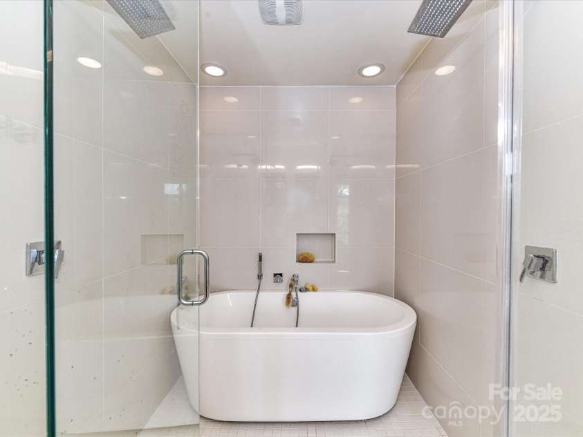 314 Viburnum Way Court, Charlotte, NC 28208.  MLS# CAR4264237, YatesRealty ID 18537. 