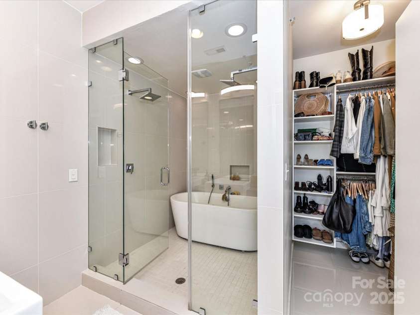 314 Viburnum Way Court, Charlotte, NC 28208.  MLS# CAR4264237, YatesRealty ID 18537. 